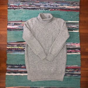 Stylish warm turtleneck!!